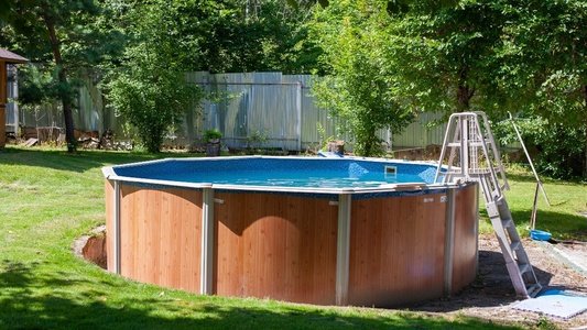 piscina esterna giardino