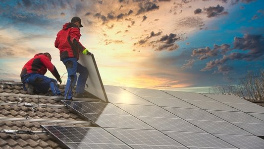 Pannelli Solari con Sistema di Accumulo per Abitazioni Residenziali: Un Investimento Sostenibile e Conveniente