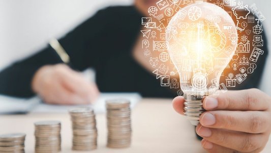 Come controllare i consumi elettrici in casa